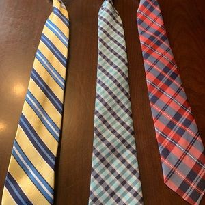 New without tags chaps 3 clip on ties.